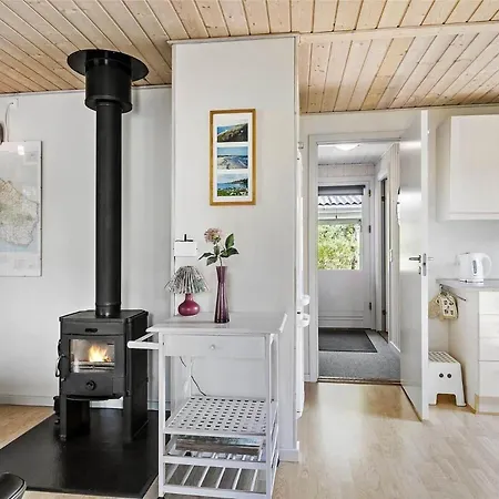 1508 Aakirkeby - Strandvangen 6 * Vester Somarken